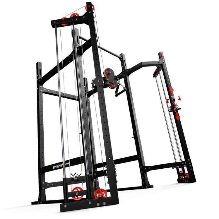 Schrägansicht eines Power Racks mit Latzug, Ruderzug und mehrfach geführtem Seilzugsystem