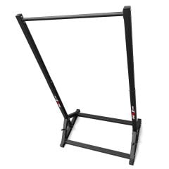 Schrägansicht der höhenverstellbaren Klimmzugstange mit robuster Stahlkonstruktion für Heimfitness.