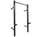 Klappbares Half Rack zur Wandmontage mit Pull-up-Stange frontal dargestellt