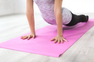 BEISPIELÜBUNGEN MIT BOSU