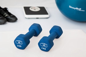 WIE RICHTET MAN EIN HEIMFITNESSSTUDIO EIN?
