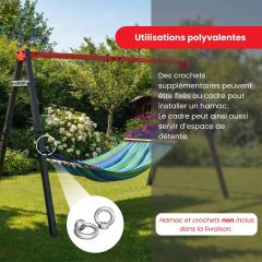 Structure de balançoire avec hamac dans le jardin utilisable comme espace détente