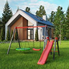 Ensemble de balançoires pour enfants avec toboggan dans le jardin devant une maison moderne