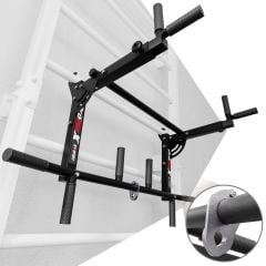 Station de traction et dips 2-en-1 pour espalier avec vue détaillée du support de sac de boxe sur la barre de traction