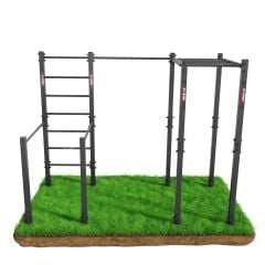 Attrezzo da allenamento calisthenics da esterno autoportante con spalliera e monkey bars, vista frontale su prato