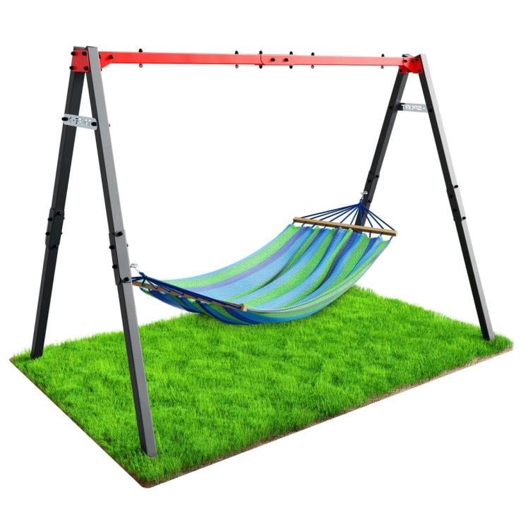 Structure métallique avec hamac installé comme alternative à la balançoire enfant