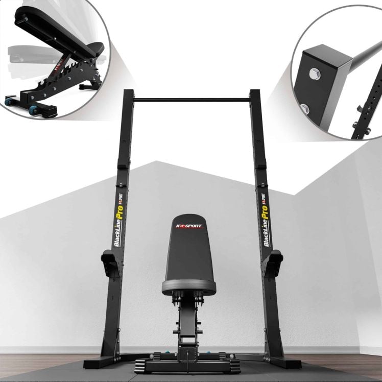 Vooraanzicht van een squat rack met verstelbare trainingsbank en optrekstang in een homegym
