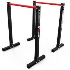 Dip-Bar von K-Sport, Vorderansicht mit roter Stange und schwarzem Rahmen
