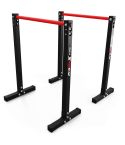 Dip-Bar von K-Sport, Vorderansicht mit roter Stange und schwarzem Rahmen