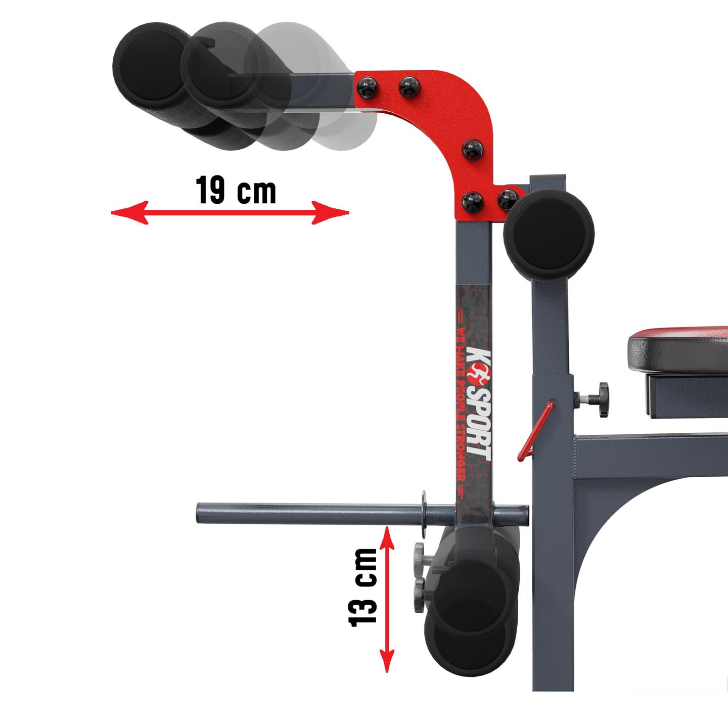 Le Gymnase a Assis L'homme Blond D'exercice De Machine De Boucle De