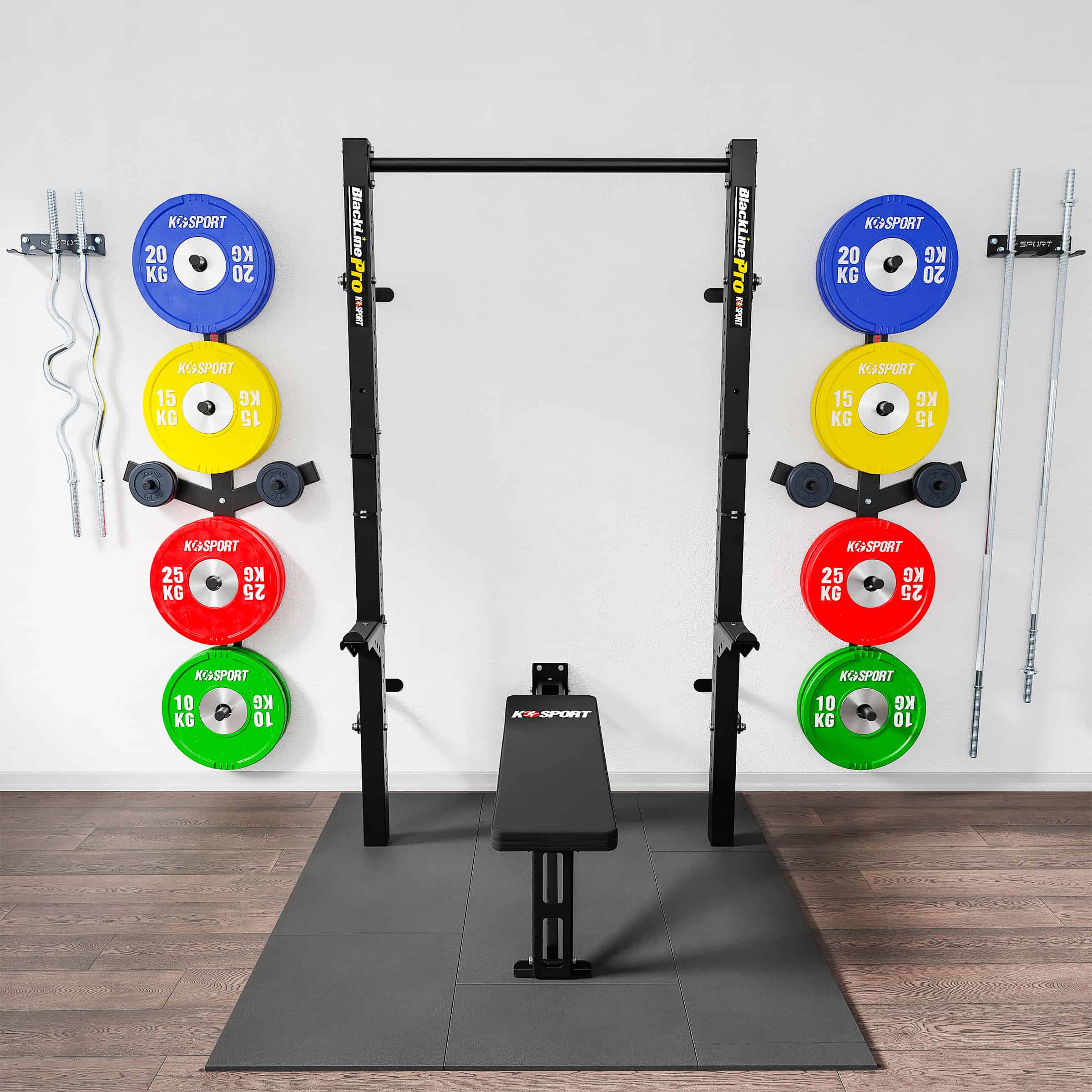 Installation home gym avec half rack, banc et disques colorés au mur