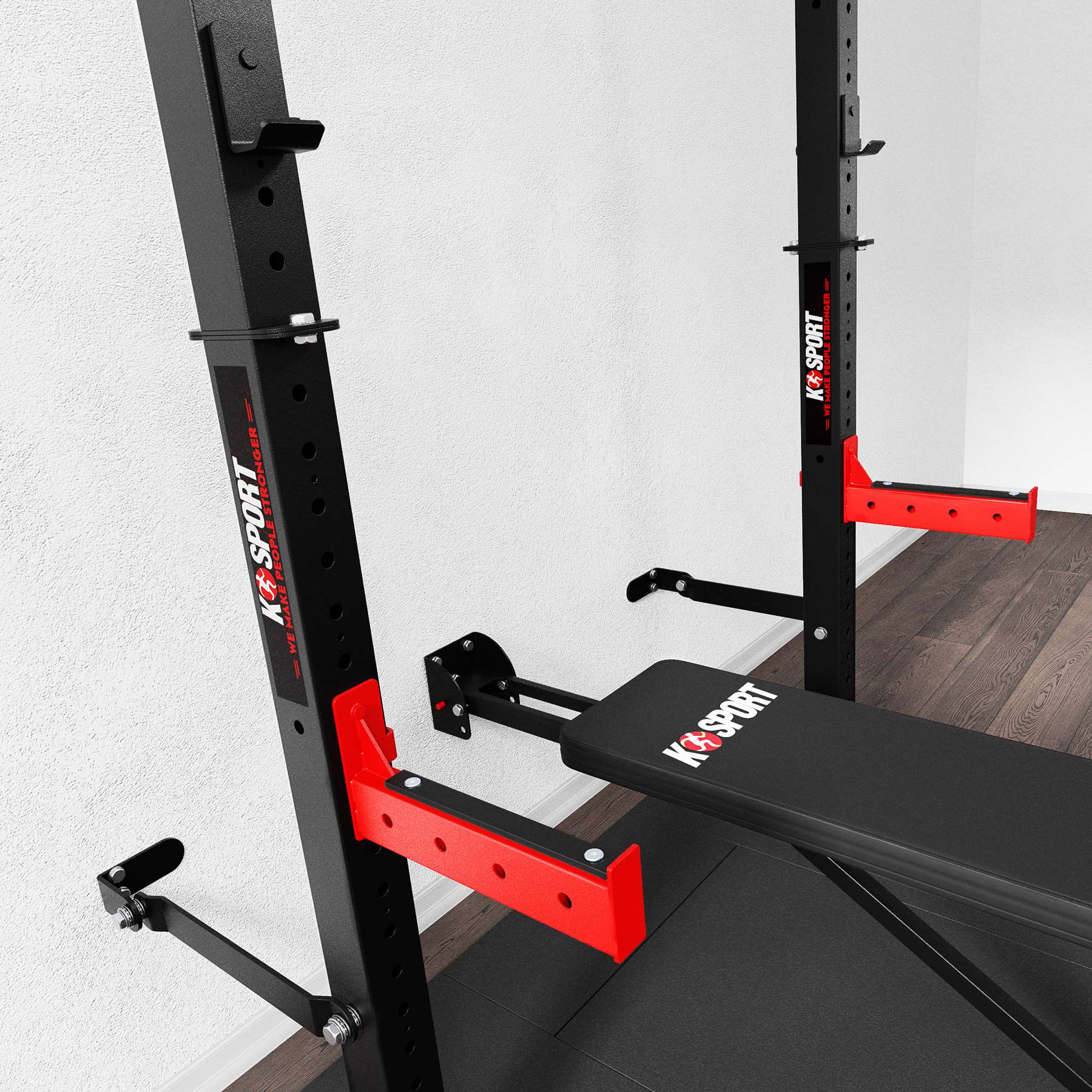 Rack de pared de K-Sport con banco – primer plano de los soportes ajustables y J-hooks