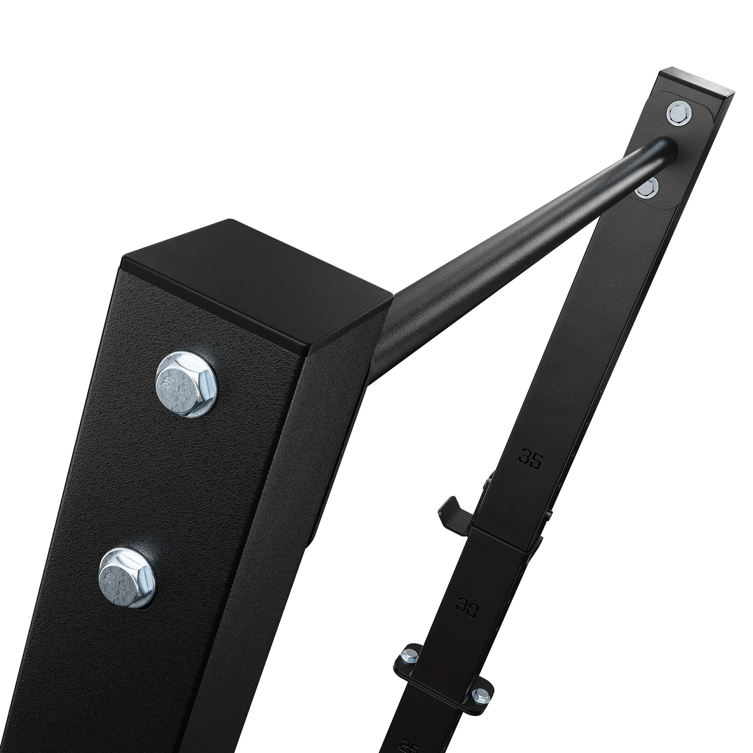 Primer plano de la barra de dominadas del K-Sport Squat Rack, mostrando tornillos y detalles de refuerzo