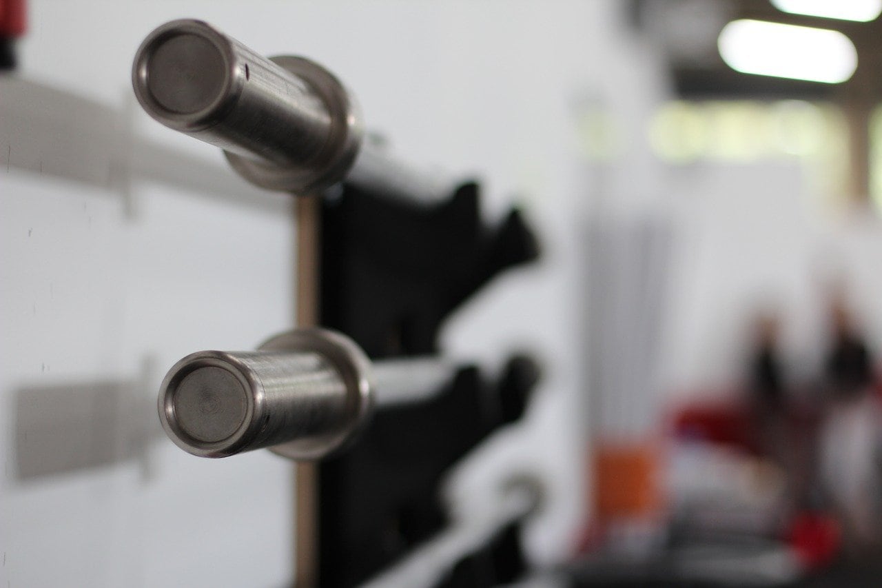 LOS BENEFICIOS DEL ENTRENAMIENTO CON BARRA